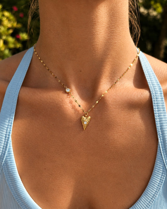 COLLIER AMORA