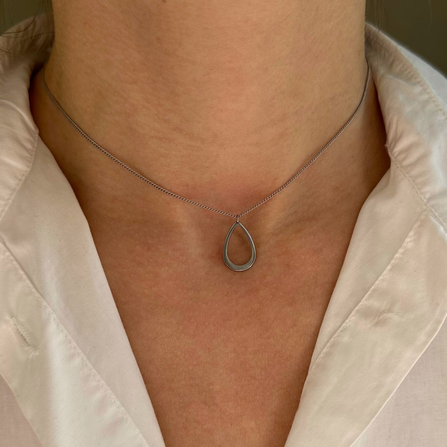 COLLIER LISA